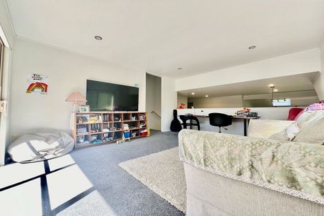 Photo of property in 1/114 Seaview Road, Glenfield, Auckland, 0629