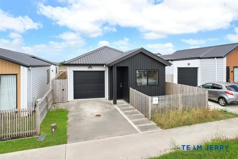 Photo of property in 49 Farranfore Road, Opaheke, Papakura, 2113