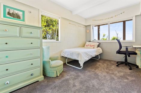 Photo of property in 52 Domain Crescent, Muriwai, Waimauku, 0881