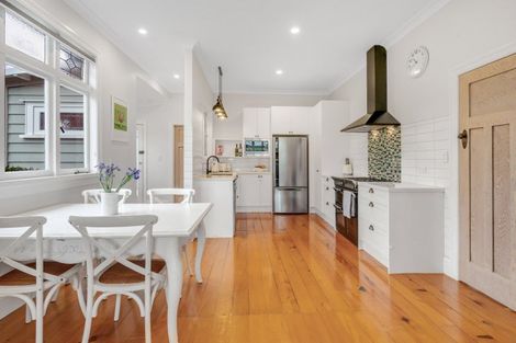 Photo of property in 17 Griggs Road, Whitford, Howick, 2571