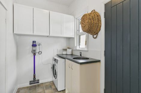 Photo of property in 121 Severn Street, Island Bay, Wellington, 6023