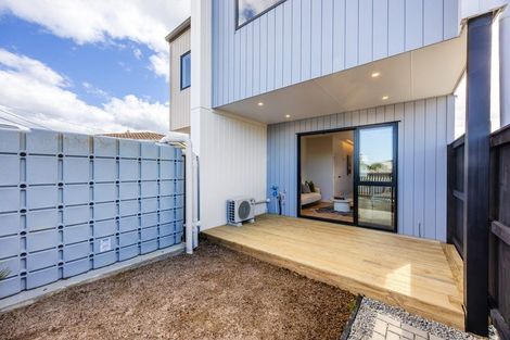 Photo of property in 13 Edgerton Road, Te Atatu Peninsula, Auckland, 0610