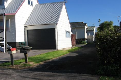 Photo of property in 3/56 Flanshaw Road, Te Atatu South, Auckland, 0610