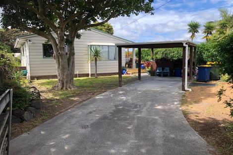 Photo of property in 6 Holman Road, Te Atatu Peninsula, Auckland, 0610