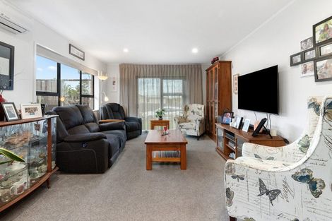Photo of property in 2b Edgewater Parade, Waiuku, 2123