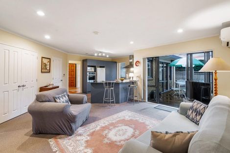 Photo of property in 2 Gunner Drive, Te Atatu Peninsula, Auckland, 0610