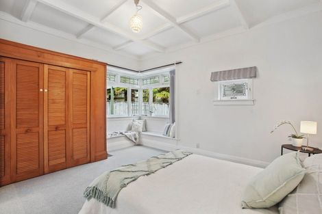 Photo of property in 48 Sunnynook Road, Sunnynook, Auckland, 0620