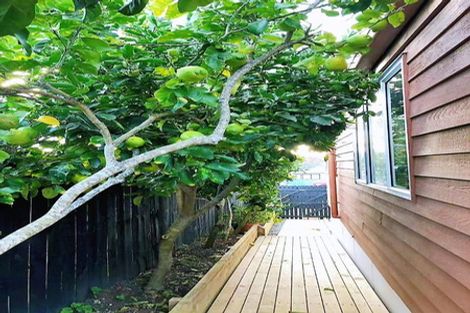 Photo of property in 2a Trafalgar Road, Milford, Auckland, 0620