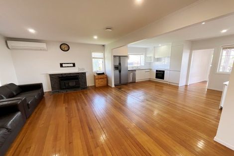 Photo of property in 4 Paton Avenue, Te Atatu South, Auckland, 0610