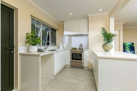 Photo of property in 4a Viridian Lane, Greenhithe, Auckland, 0632