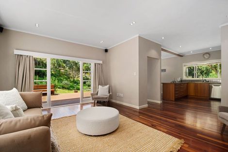 Photo of property in 379 Motutara Road, Muriwai, Waimauku, 0881