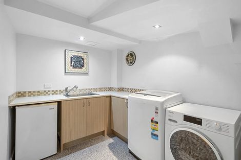 Photo of property in 38 Seaview Road, Marfell, New Plymouth, 4310