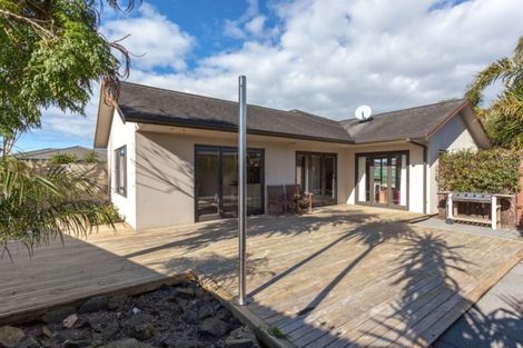 Photo of property in 9 Dotterel Place, Whitianga, 3510