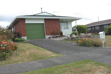 Photo of property in 30 Cedar Crescent, Feilding, 4702