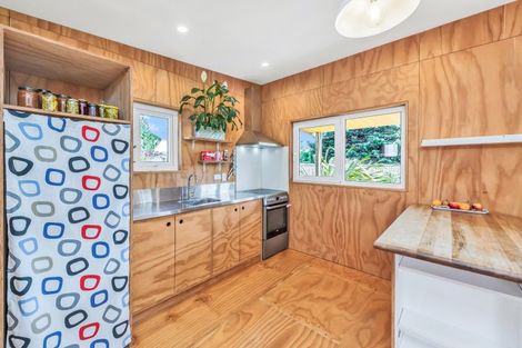 Photo of property in 5 Cross Street, Coalgate, 7673