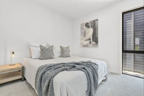 Photo of property in 2 Kotuku Lane, Jacks Point, Queenstown, 9371