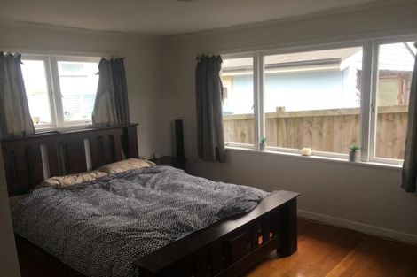 Photo of property in 5 Murray Road, Te Atatu Peninsula, Auckland, 0610