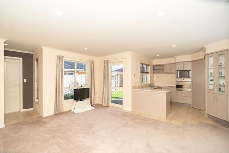 Photo of property in 43 Sovereign Isle Lane, Rototuna, Hamilton, 3210