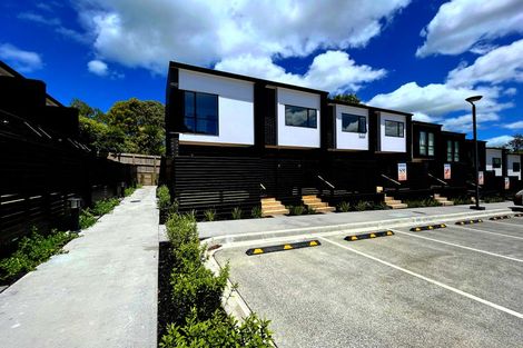Photo of property in 15 Meg Lane, Glen Eden, Auckland, 0602