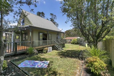 Photo of property in 2/15 Sunward Rise, Glenfield, Auckland, 0629