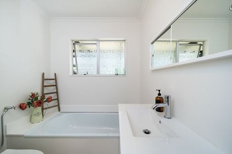 Photo of property in 5a Palliser Place, Milson, Palmerston North, 4414