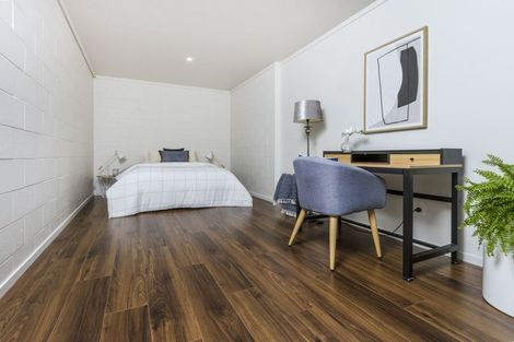 Photo of property in 9l View Road, Glenfield, Auckland, 0627