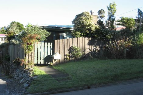Photo of property in 52 Salford Street, Newlands, Wellington, 6037