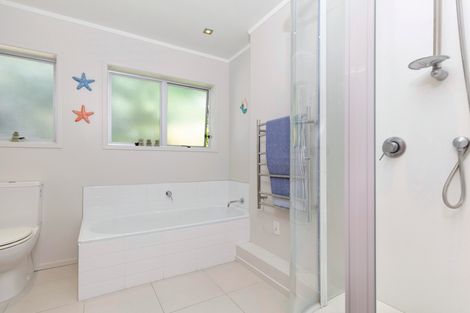 Photo of property in 39 Harbour View Road, Point Wells, 0986