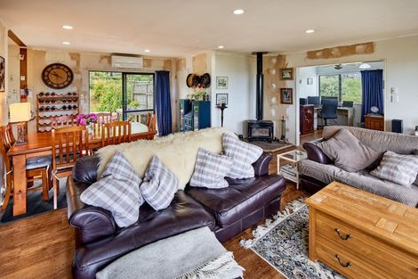 Photo of property in 18 Te Pari Pari Road, Pukerua Bay, 5026