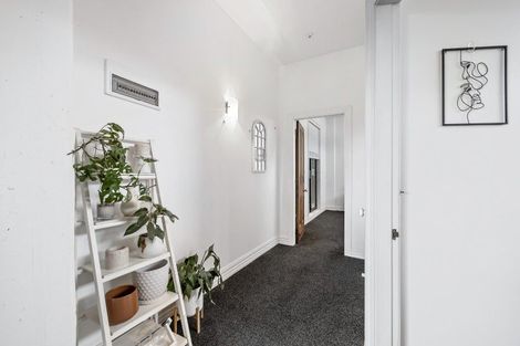 Photo of property in Endeavour Apartments, 11/125u Thorndon Quay, Pipitea, Wellington, 6011