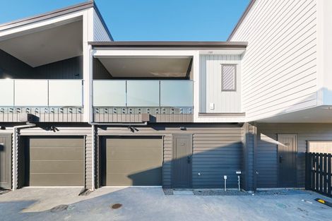 Photo of property in 2/143 Carlisle Road, Northcross, Auckland, 0632