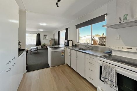 Photo of property in 26 Cumberland Place, Kelvin Grove, Palmerston North, 4414