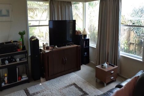 Photo of property in 2/59 Ayton Drive, Totara Vale, Auckland, 0629