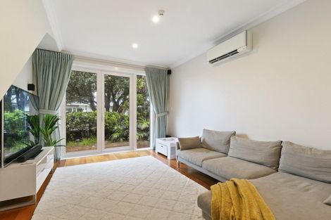 Photo of property in 10 Inglis Street, Seatoun, Wellington, 6022