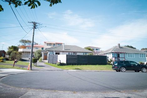 Photo of property in 1/102 Beresford Street, Bayswater, Auckland, 0622