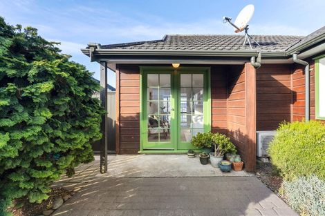 Photo of property in 165b Queens Drive, Lyall Bay, Wellington, 6022