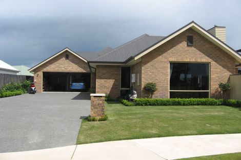 Photo of property in 22 Crombie Green, Northwood, Christchurch, 8051