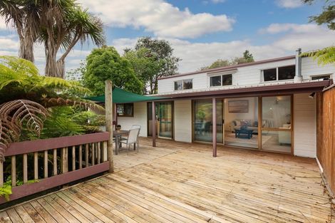 Photo of property in 18 Kawaka Street, Titirangi, Auckland, 0604