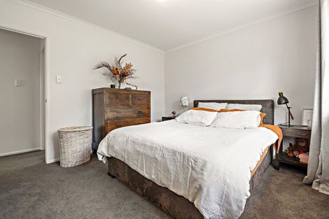 Photo of property in 15 Finlow Drive, Te Atatu South, Auckland, 0610