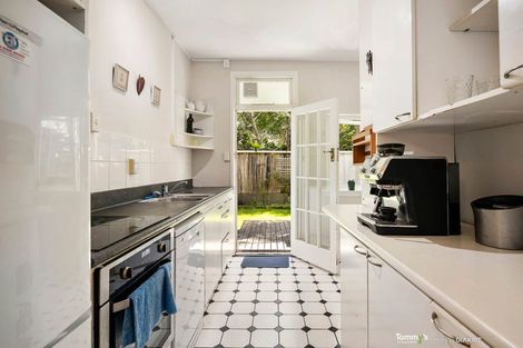 Photo of property in Hobson Flats, 1u2 Hobson Street, Pipitea, Wellington, 6011