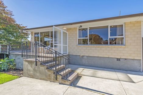 Photo of property in 2/20 Gunns Crescent, Cashmere, Christchurch, 8022