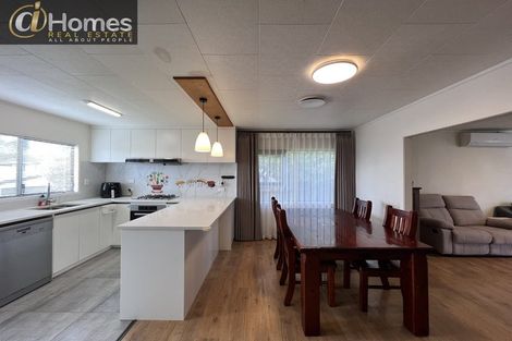 Photo of property in 15 Meadowood Drive, Unsworth Heights, Auckland, 0632