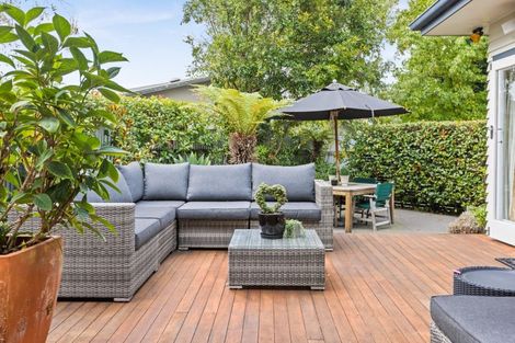 Photo of property in 9 Neeve Place, Taradale, Napier, 4112