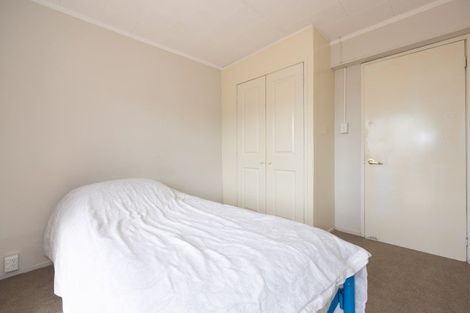 Photo of property in 2 Chelsea View Drive, Chatswood, Auckland, 0626