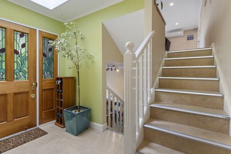 Photo of property in 15b Kakariki Grove, Waikanae, 5036