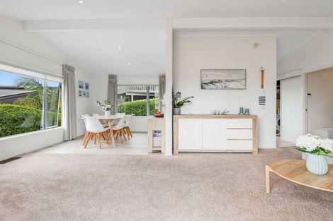 Photo of property in 7 William Bayes Place, Red Beach, 0932