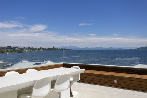Photo of property in 225 Lake Terrace, Waipahihi, Taupo, 3330