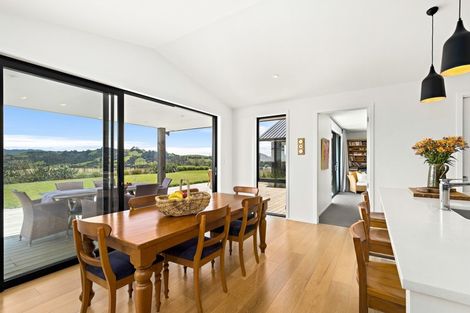 Photo of property in 16 Tamahunga Drive, Matakana, Warkworth, 0985