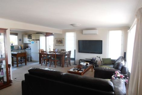 Photo of property in 18 Heaphy Place, Casebrook, Christchurch, 8051