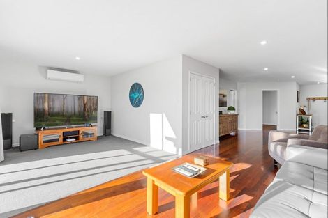 Photo of property in 96r Panorama Drive, Welcome Bay, Tauranga, 3175